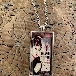 Retro Audrey Hepburn Colazione da Tiffany&#39;s Rectangle Silver Pendant Necklace