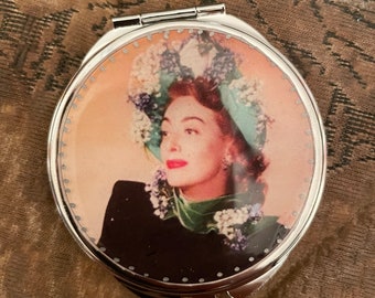 Retro Joan Crawford Grand Dame in Green Bonnet Round Silver Mirror Compact