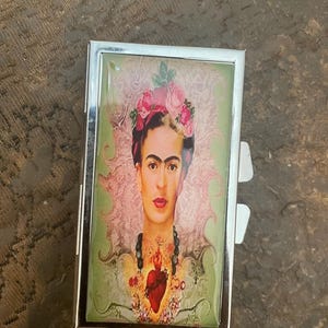Boîte à pilules compacte rétro Frida Corazon à 7 compartiments avec miroir rectangle