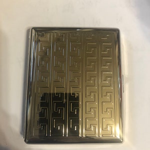 Cartera para cigarrillos Art Deco Dresden Geom Silver con dos clips para 100 cigarrillos, estuche para identificación y tarjetero para tarjetas de crédito de empresa.