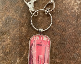 Porte-clés rétro en argent New York RED avec clé antique et clip pivotant
