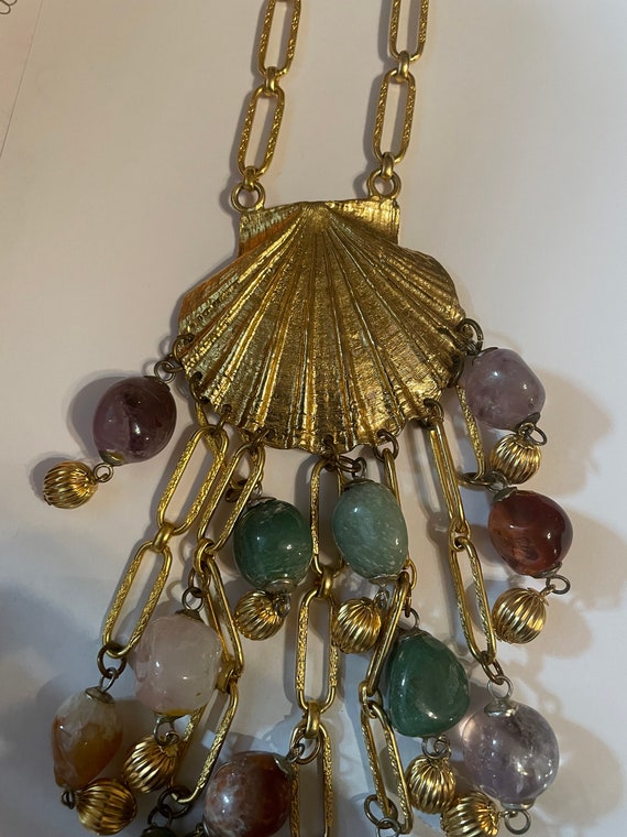 Vintage Gold Seashell w/ dangling strands Jade Am… - image 1