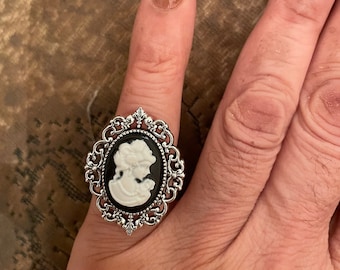 Anello vittoriano in filigrana d'argento retrò con cammeo B/N - fascia regolabile - Misura 6, 7