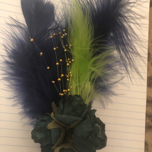 Rétro Bleu Marine & Chartreuse Vert Marabou Plumes w / Or Perle Sprout Flower Anywhere Clip