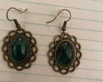 Retro bohemian brass scallop filigree w/ tourmaline green cabochon french wire dangling Earrings