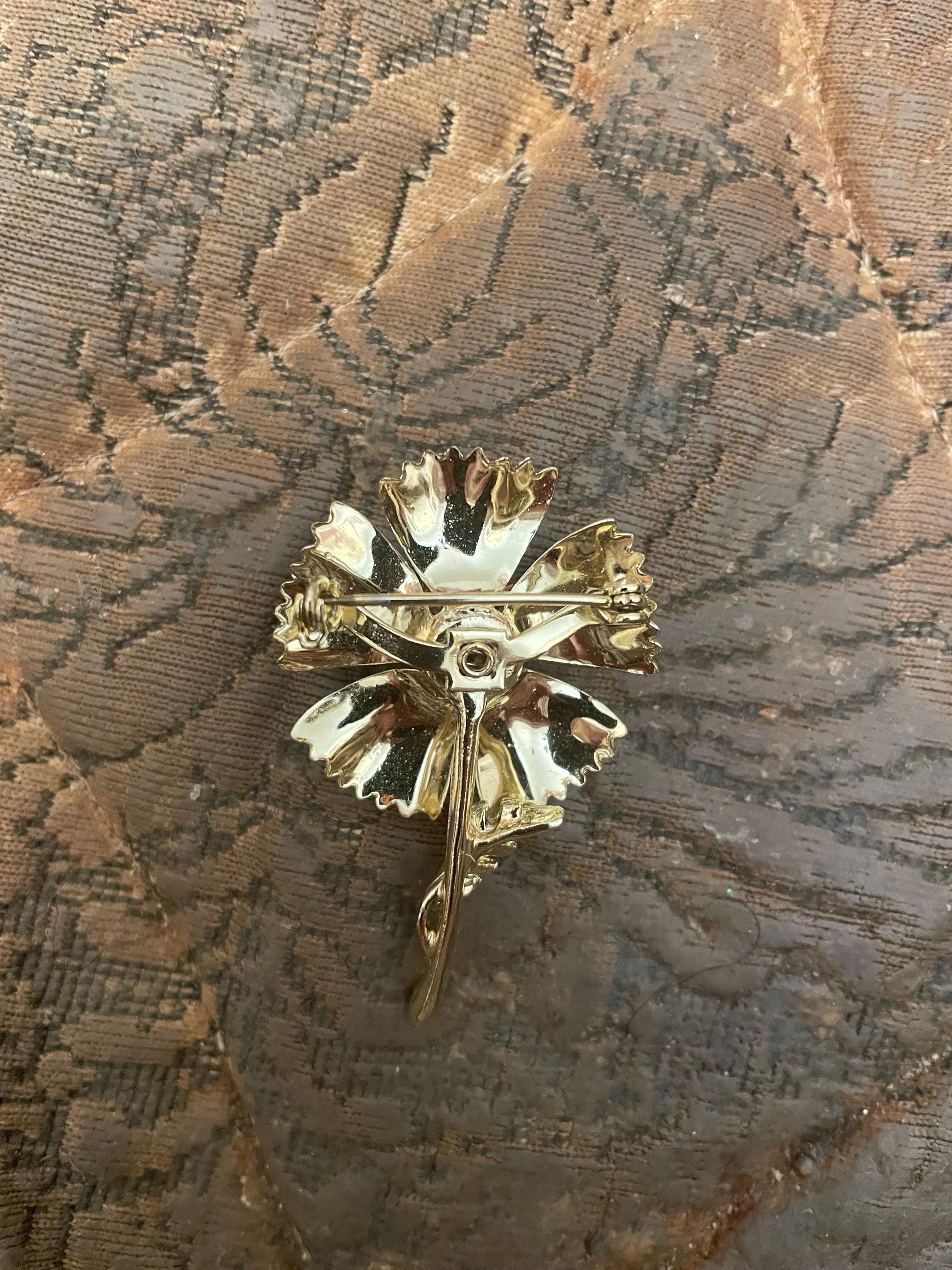 ヴィンテージゴールド、金色の蕾と雄しべ、葉を包んだ花、金色の葉