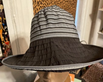 Vintage NWT Navy Blue and White Straw Floppy Hat Garden Hat  display picture 3
