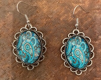 Retro Silver Scallop Filigree w/ Blue Paisley Cabochon French Wire Oval Dangling Earrings