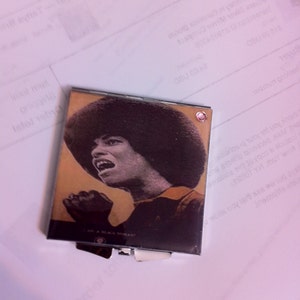 Retro 1960s Angela Davis Nero Power Square Argento Specchio Compact