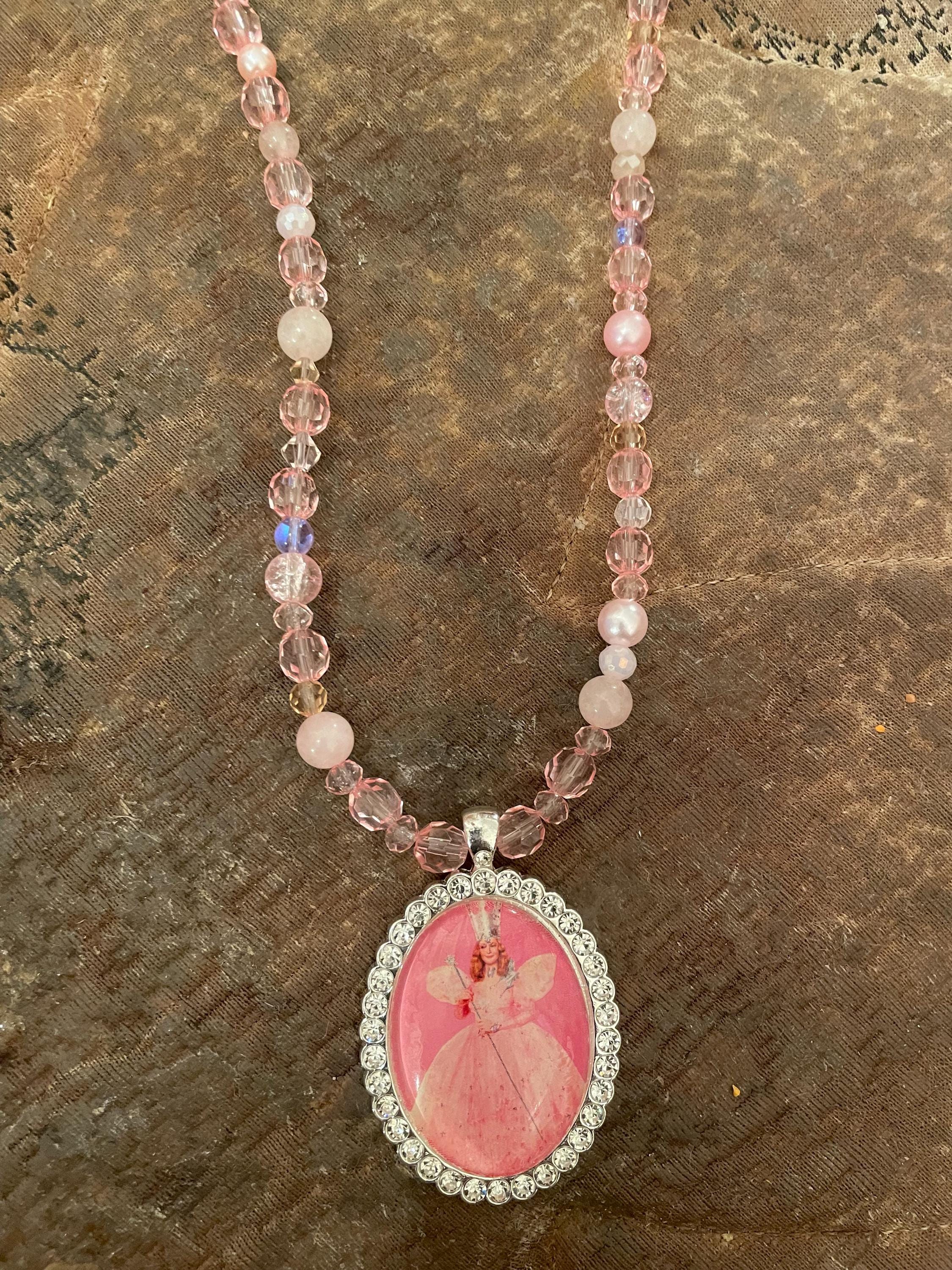 グリンダ（オズの魔法使い）オーバルシルバーペンダント ピンク