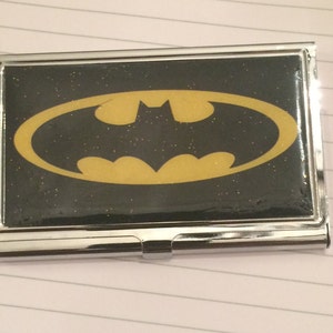 Titular de la tarjeta de crédito empresarial de plata Retro Black Caped Crusader I.D. Caso