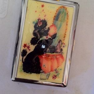 Retro jaren 1950 zwarte poedel met roze poederdons 2-clips 100s sigarettenkoker zakelijke creditcard geldhouder