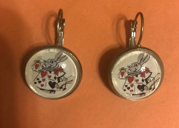 Orecchini Alice Nel Paese Delle Meraviglie – Coniglio Bianco In Argento Placcato