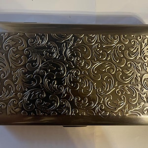Retro Antique Brass or Antique Silver Victorian Fleur X-large 8-grid rectangle Pill Box