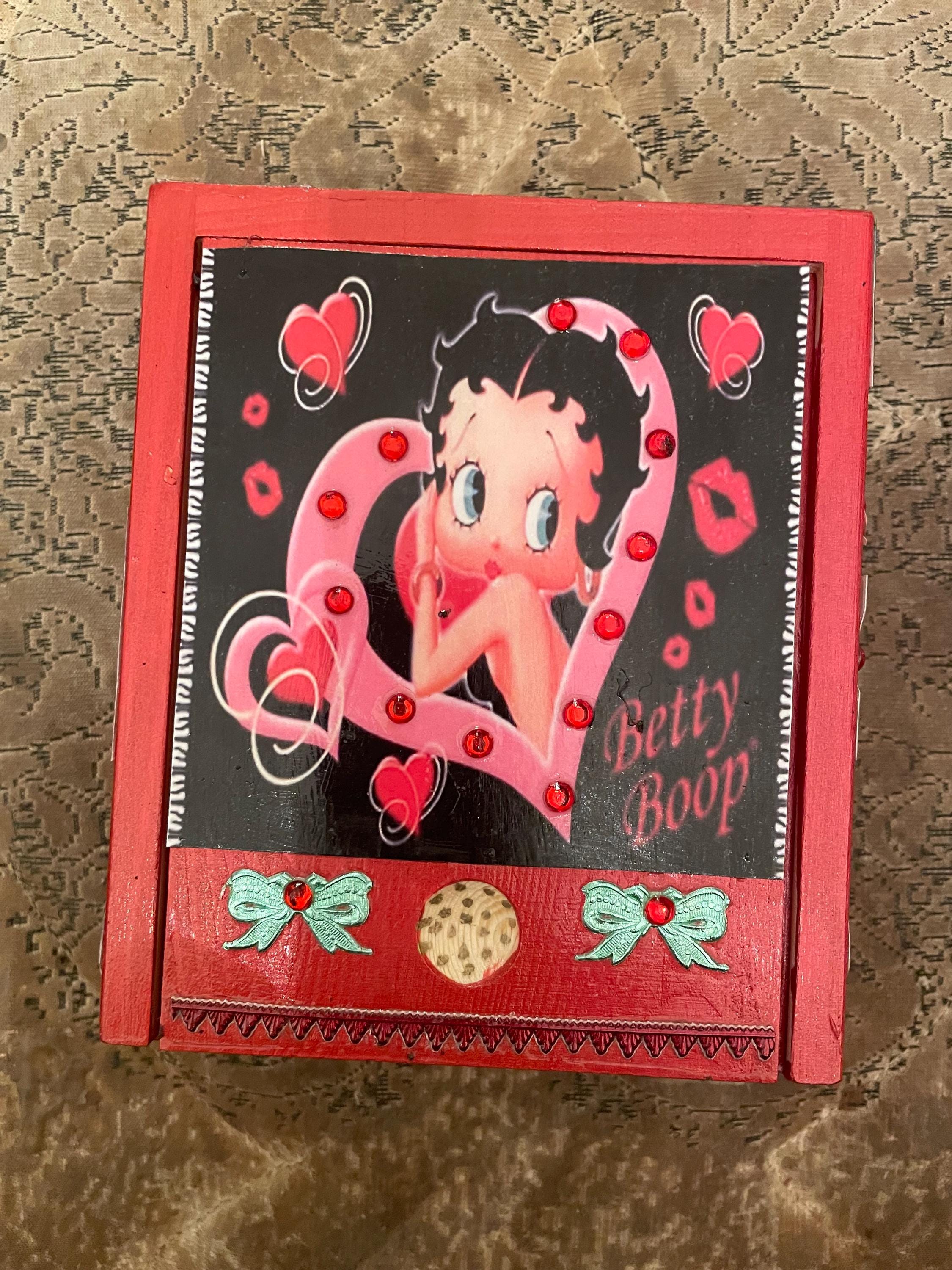 レア　Betty Boop 　小物入れ Retro Red Betty Boop Big Heart Wood Jewelry Box Keepsake Box