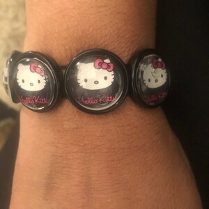 Retro Feline Face Black 8-circle stretch plastic Bracelet women’s wrist size (S or M)