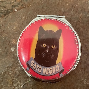 Retro Red Gato Negro round Silver Mirror Compact