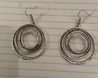 Retro hammered antique silver Gypsy swirl French wire dangling Earrings