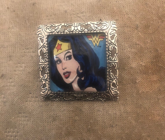 Retro Wonder Woman Silver Filigree square Brooch Pin