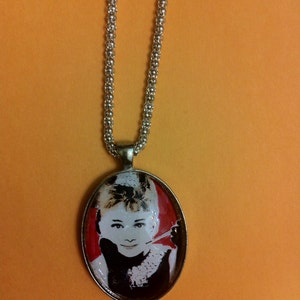 Audrey Hepburn Breakfast at Tiffany&#39;s Large Oval Silver Pendant Necklace
