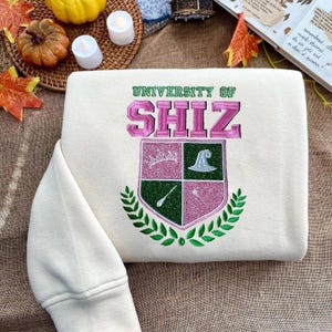 Shiz University Wicked glitter geborduurd sweatshirt, Elphaba and Glinda-shirt, Witchy hoodie met ronde hals, Emerald City Oz Gifts