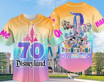 Camiseta de béisbol del 70.º aniversario de Disneyland, camiseta con nombre personalizado, camiseta del Castillo Mágico, atuendo de celebración de Mickey y sus amigos