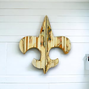 Small Fleur de Lis, Reclaimed Wood Decor, New Orleans Symbol, Southern Decor,Boho Room Decor, Rustic Wall Art, Brown Fleur De Lis