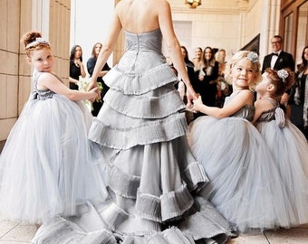 Wie auf Martha Stewart Hochzeiten zu sehen, Silber Blumen Mädchen Kleider, Baby Hochzeit Kleider, Kleinkind Kleid, Grau Tüll Tutu Blumen Mädchen Kleid