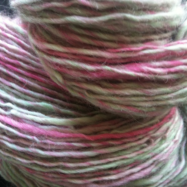 Ooak streng voor weinig SPRING FLOWER Handspun en Hand geverfd één Ply wollen garen 238 werven wol