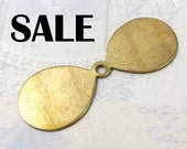 Brass Propeller Fan Blade Flower Petal Engraving Pendants (8X) (V140) S A L E - 75 off
