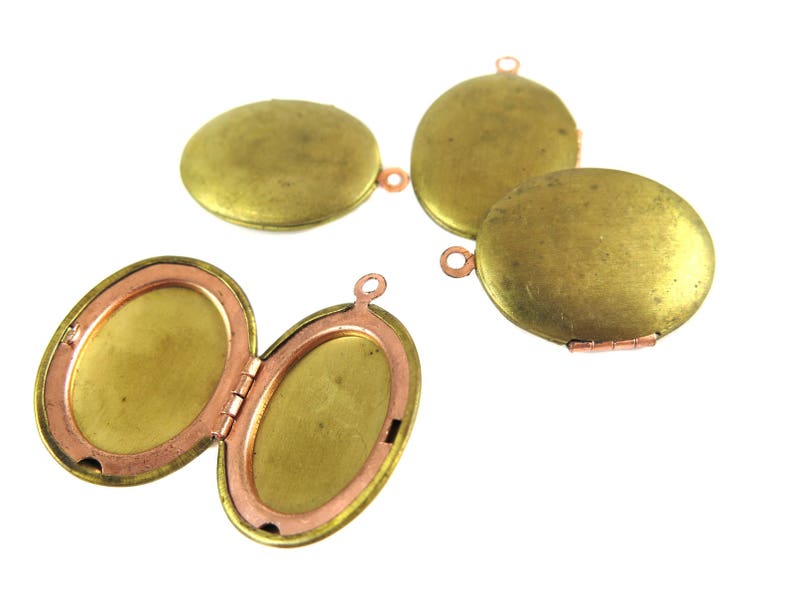 M894-A Brass Oval Engraving Lockets 2x
