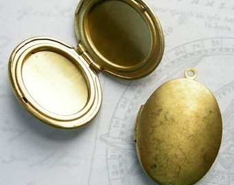 VIntage Raw Brass Oval Engraving Lockets (2x) (V484)
