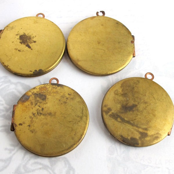 Vintage Round Engraving Lockets (2X) (V489)