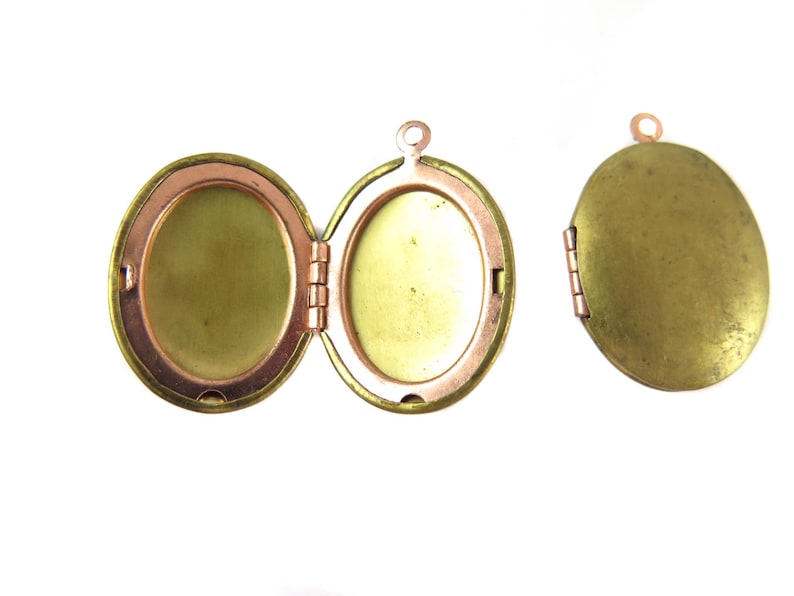 M894-A Brass Oval Engraving Lockets 2x