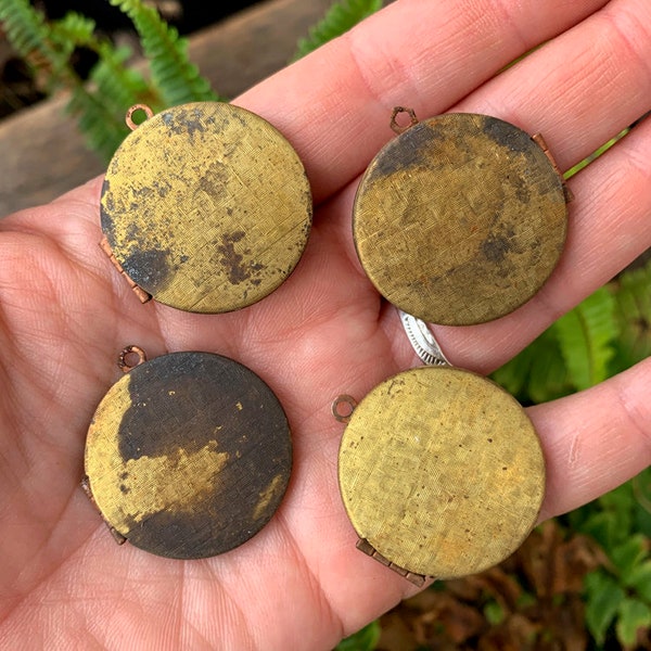 Vintage Tarnished & Rusted Round Cross Hatched Lockets (2x) (V488)