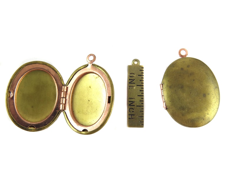 M894-A Brass Oval Engraving Lockets 2x