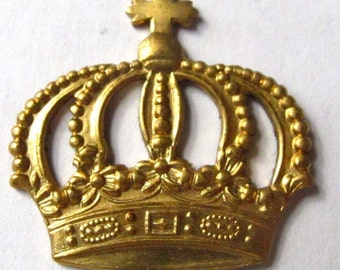 Raw Brass Imperial Crown Pendants (4X) (M624-A)