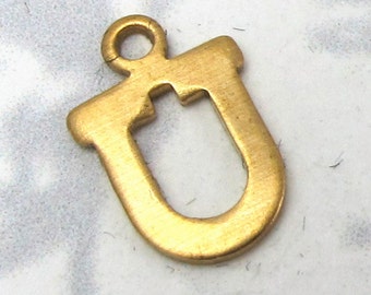 Raw Brass Letter U Charms (10X) (A520)