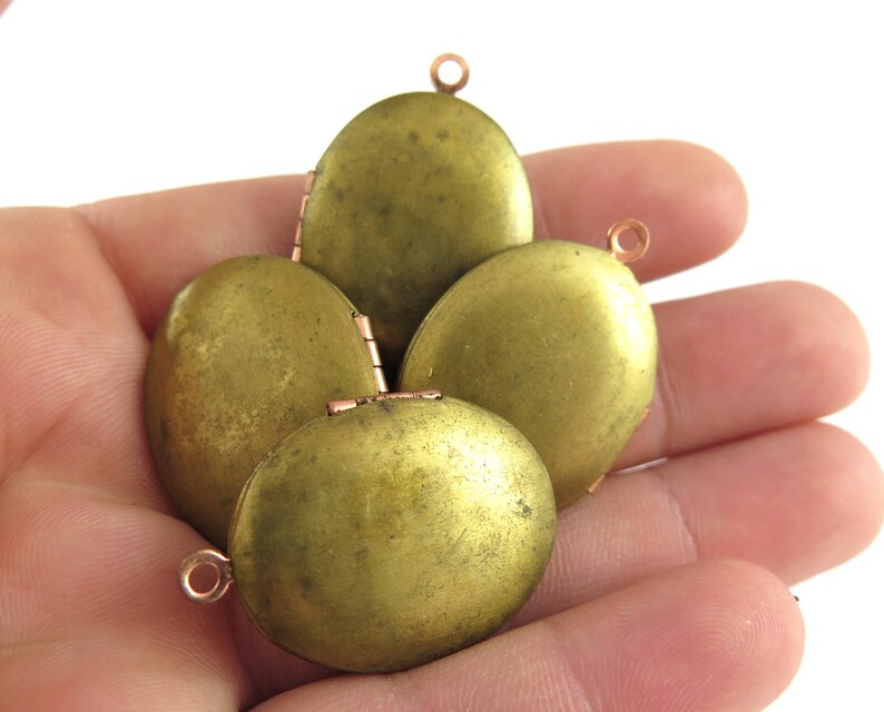 M894-A Brass Oval Engraving Lockets 2x