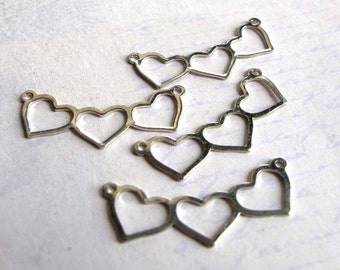 Vintage Silver Plated Triple Heart Charms / Pendants (4X) (V438)