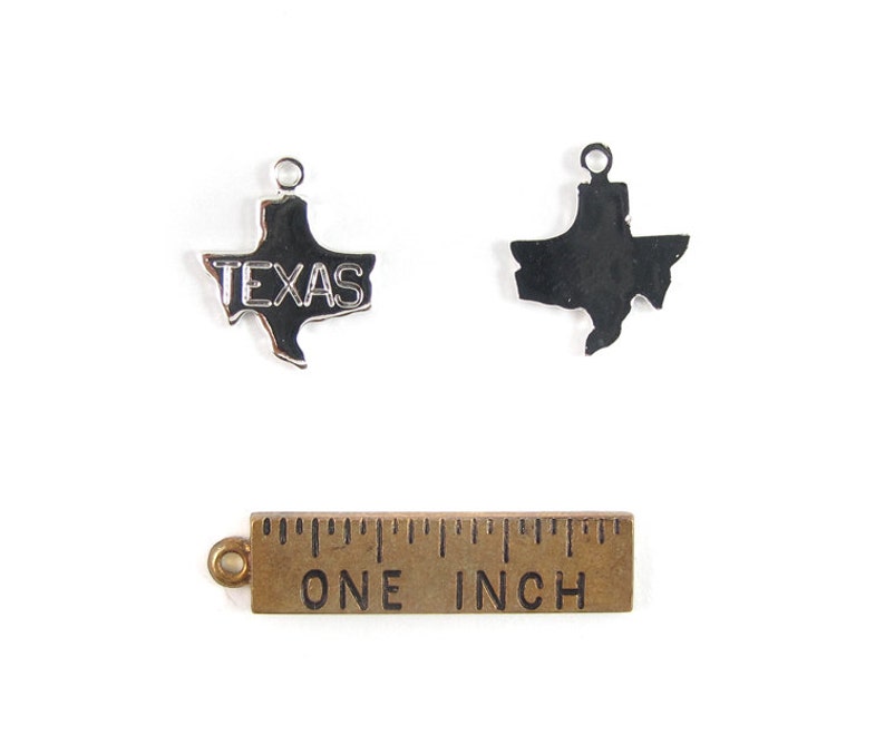 Engraved Tiny SILVER Plated on Raw Brass Texas State Charms 2X A442-B image 4