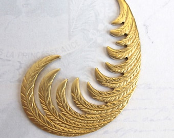 Huge Brass Sweeping Feather Pendant (1X) (M773-A)
