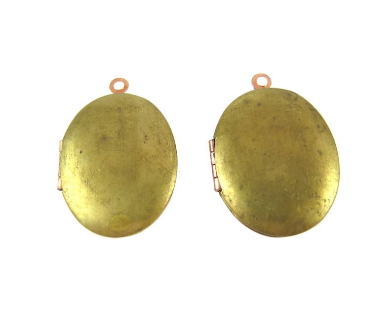 M894-A Brass Oval Engraving Lockets 2x