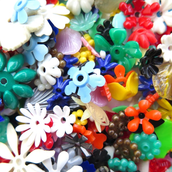 Random Assortment Of Plastic Flower Beads / Charms (10 grams) (P561)