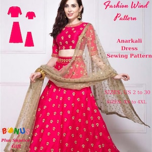 Puede incluir: Un patrón de costura para un vestido Anarkali rosa con bordados dorados. El patrón incluye una falda larga, un top corto de manga corta y una dupatta transparente. El patrón está disponible en las tallas españolas 34 a 48 y XS a 4XL.  "Fashion Wind Pattern" y "Anarkali Dress Sewing Pattern" están escritos en la imagen.
