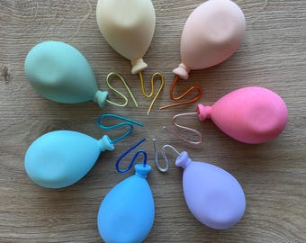 "Up" balloon-shaped wall decoration, customizable color