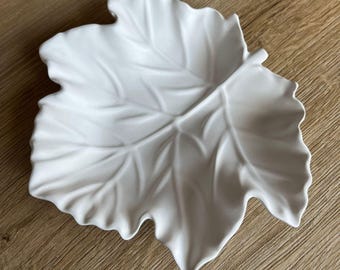"Autumn" decorative indoor tray / saucer / empty pockets in the shape of a maple leaf, customizable