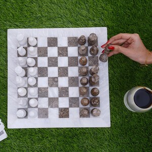 Juego de ajedrez de mármol / Tablero de ajedrez de lujo hecho a mano / Piezas de piedra únicas imagen 2