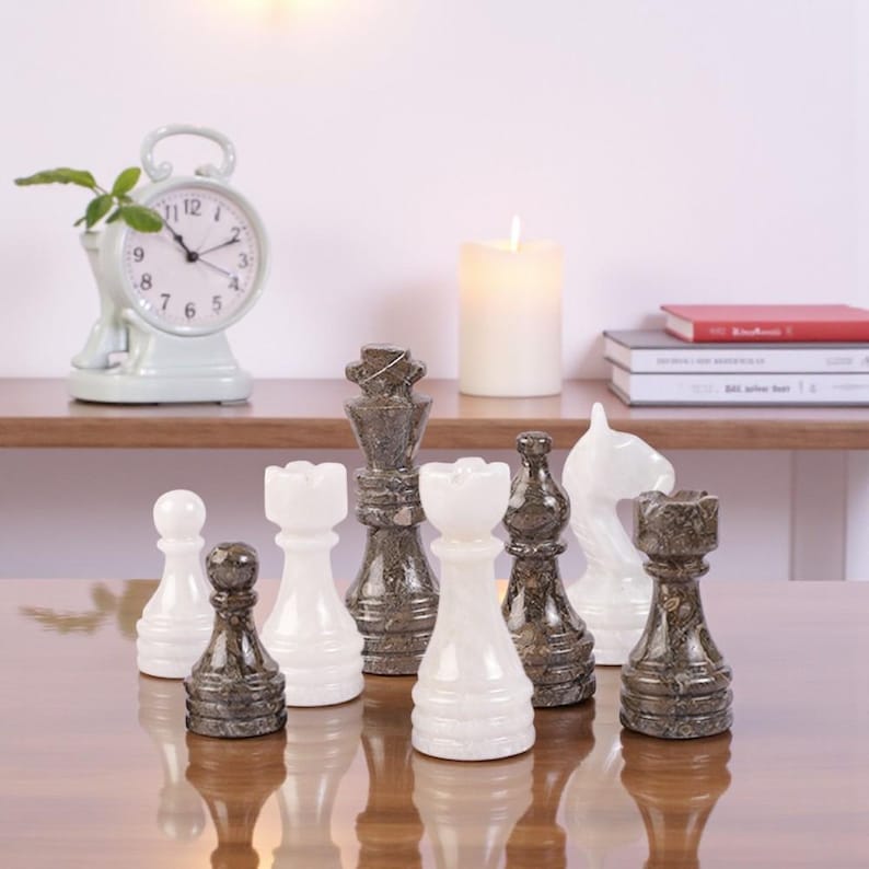 Juego de ajedrez de mármol / Tablero de ajedrez de lujo hecho a mano / Piezas de piedra únicas Chess Figures
