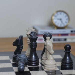 Handgefertigte Marmor Schachfiguren | Luxus Schachfigur | Vintage Schwarz & VERONA Set